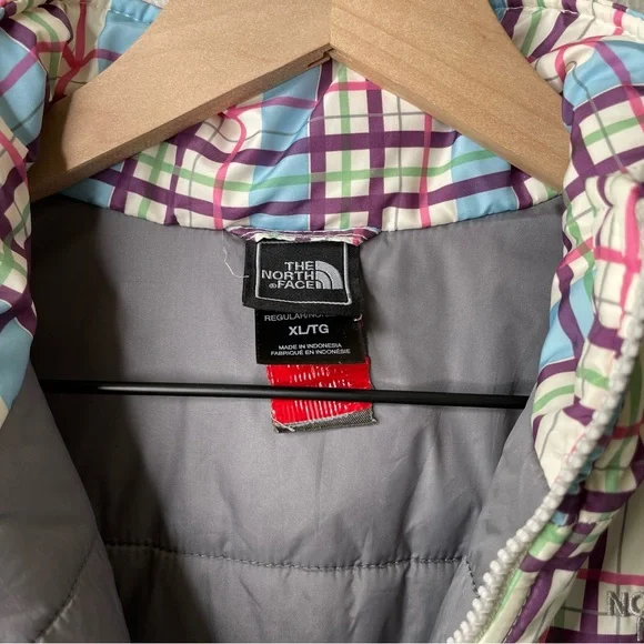 The North Face Girls Plaid Puffer Jacket Size XL - Picture 13 of 14